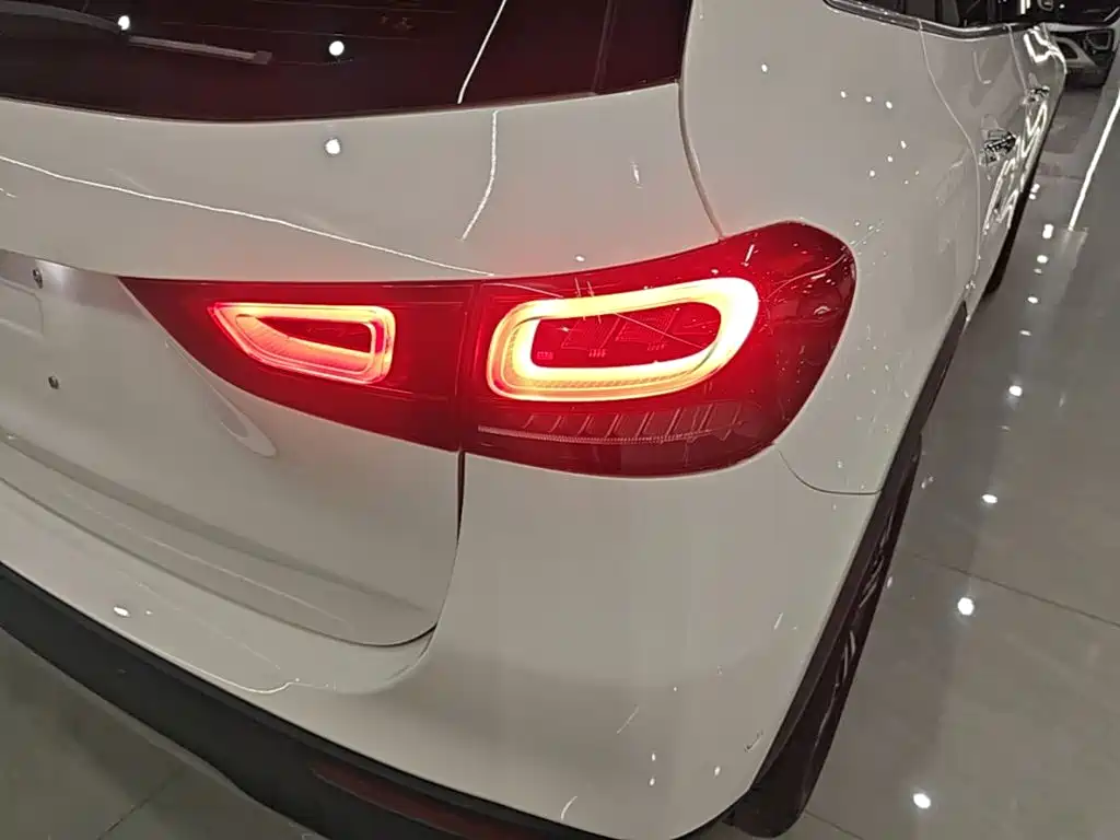 Mercedes-Benz GLA — миниатюра 8