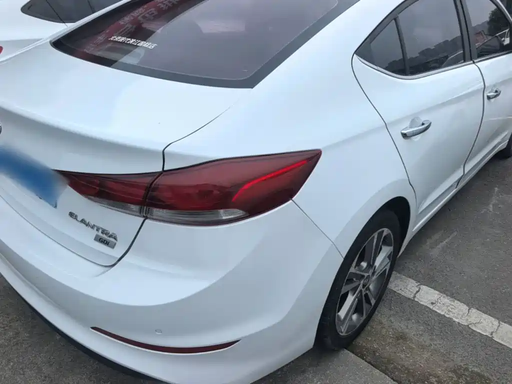 Hyundai Elantra — миниатюра 7
