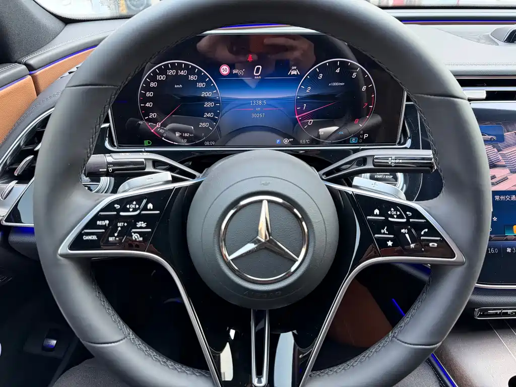 Mercedes-Benz E-Class — миниатюра 7