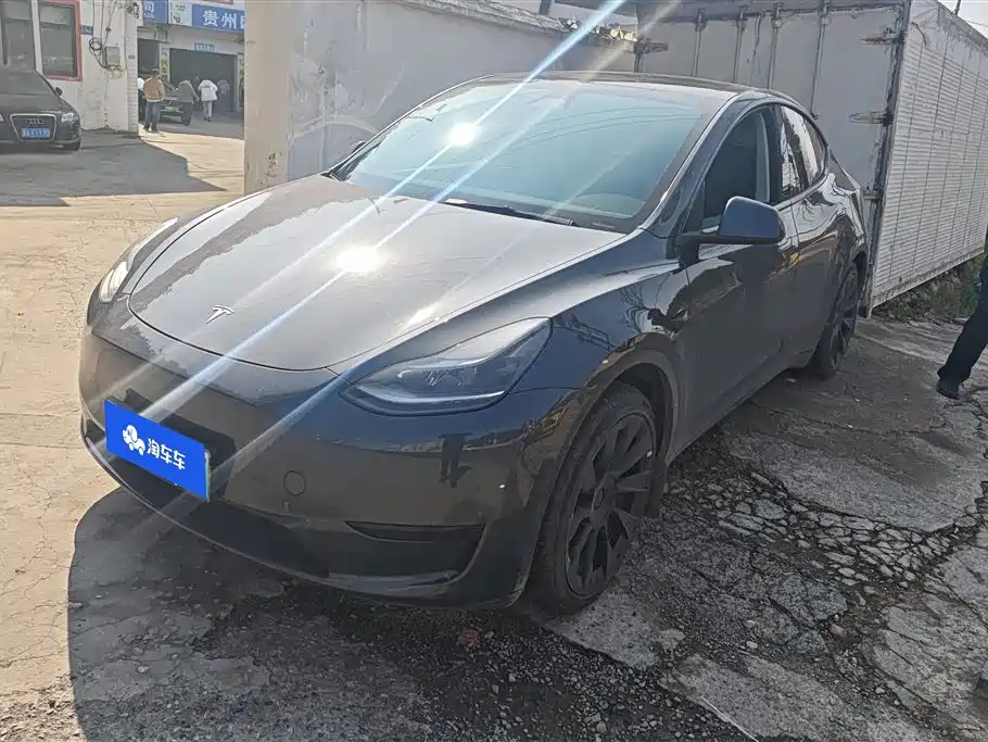 TESLA MODEL Y
