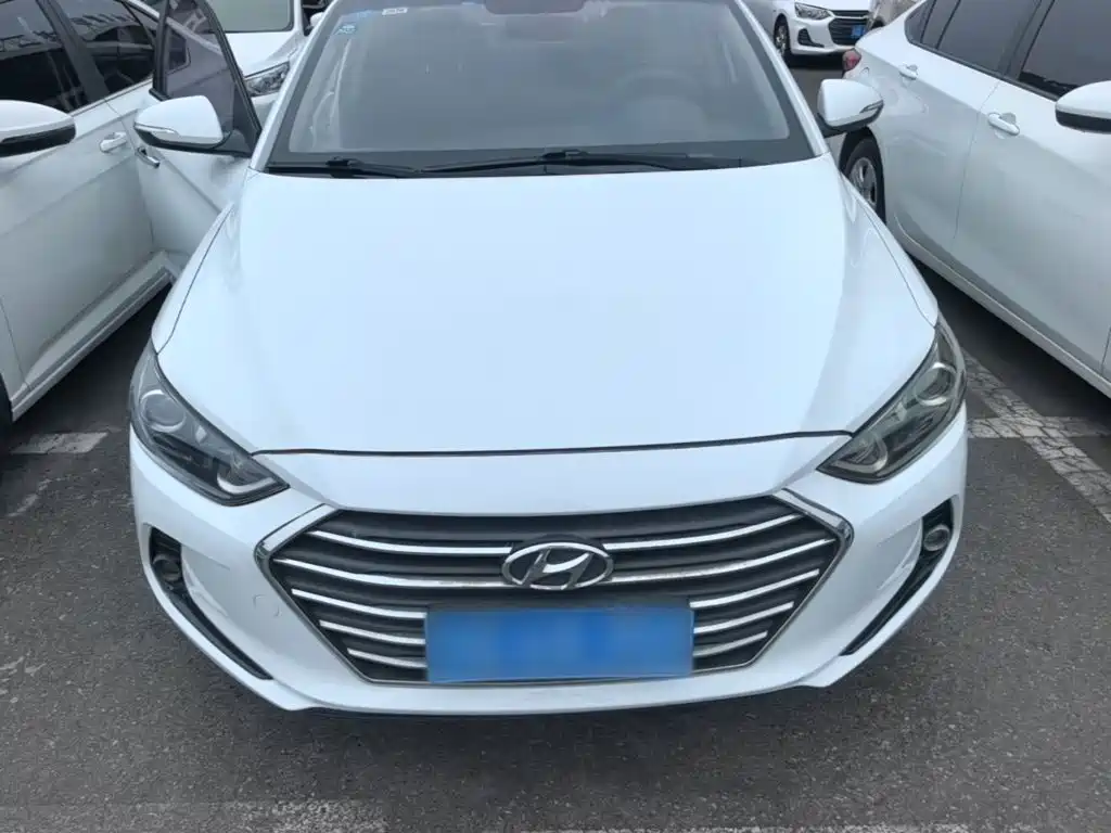 Hyundai Elantra — миниатюра 3