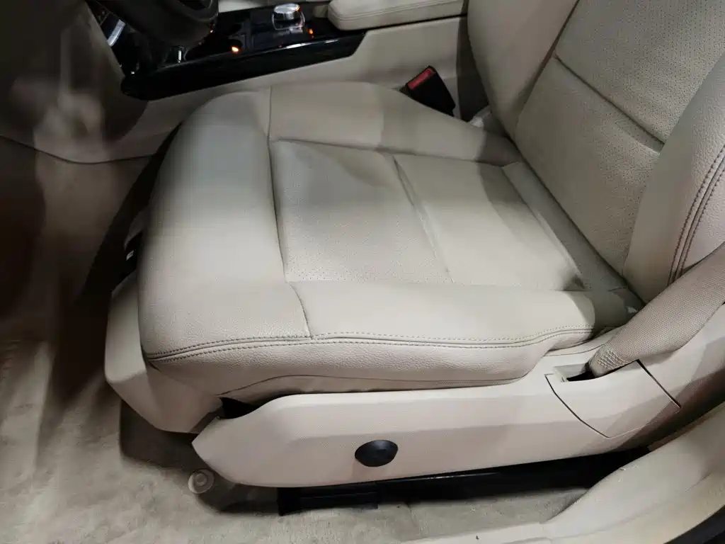Mercedes-Benz E-Class — миниатюра 20
