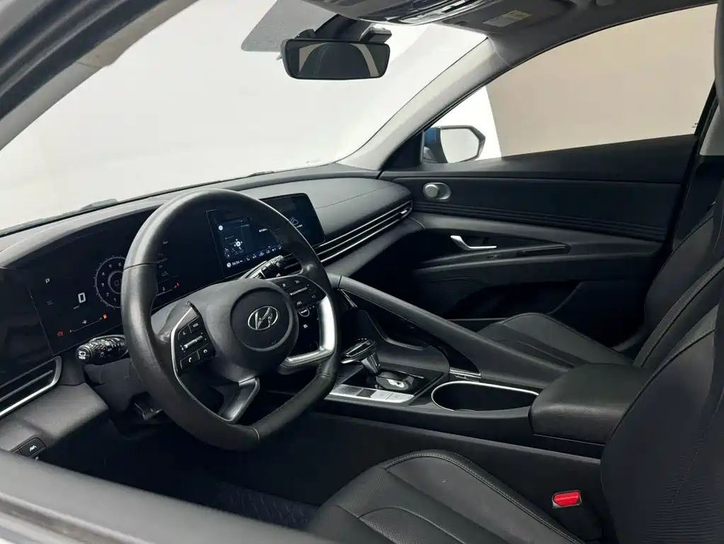 Hyundai Elantra — миниатюра 13