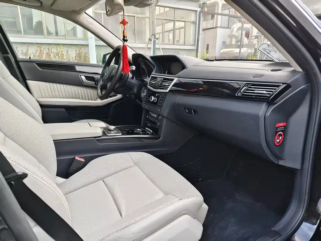 Mercedes-Benz E-Class — миниатюра 8
