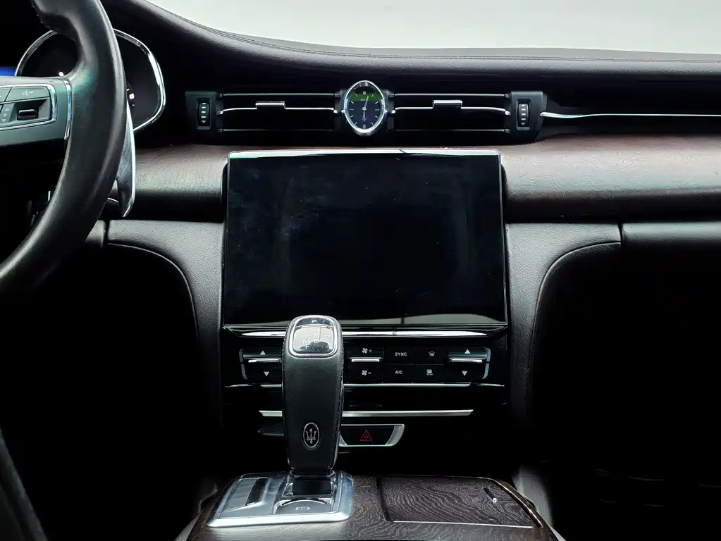 Maserati Quattroporte — миниатюра 18