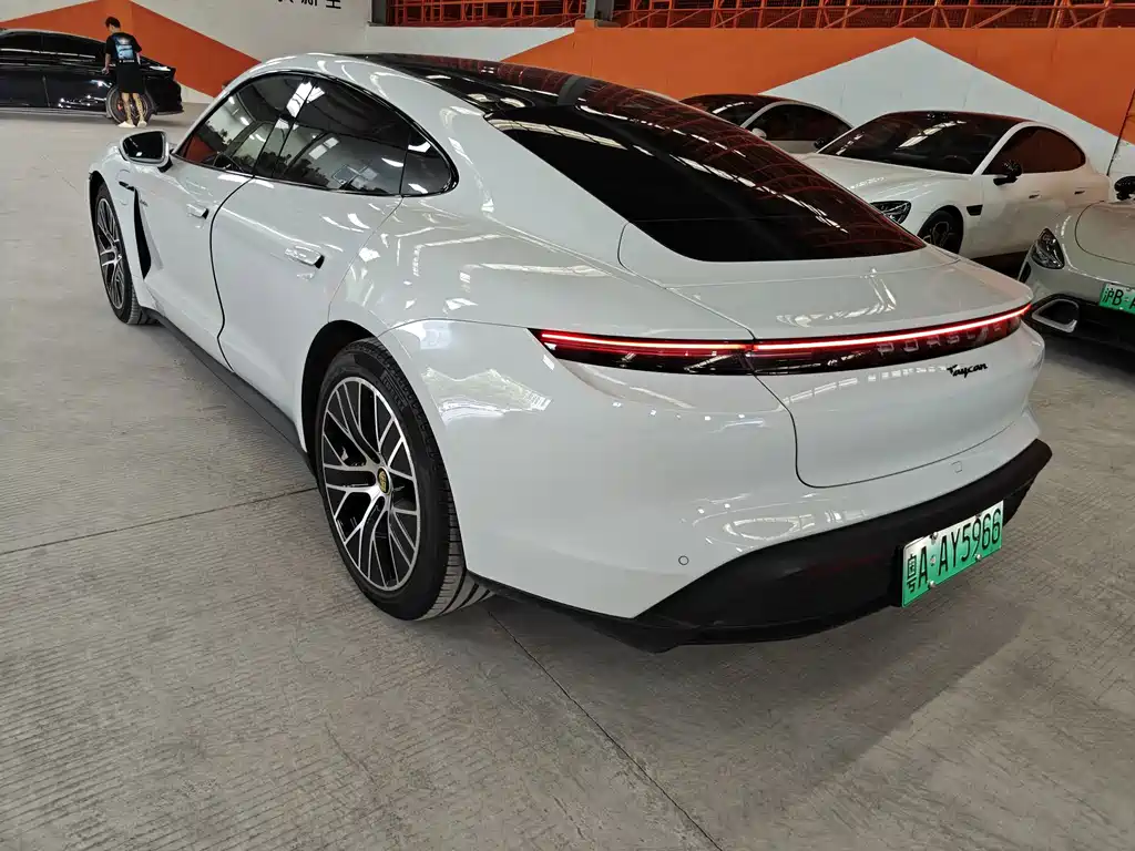 Porsche Taycan — миниатюра 6