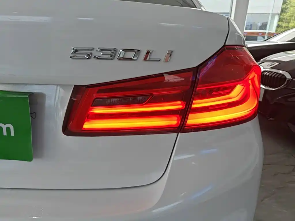 BMW 5 Series — миниатюра 8