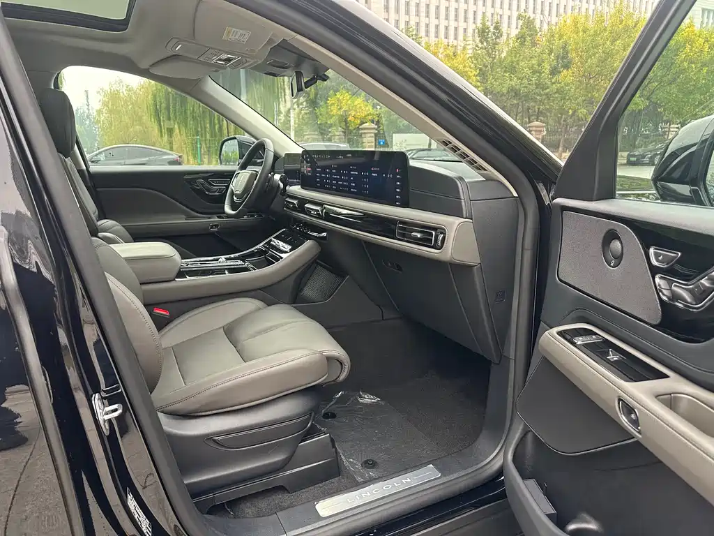 Lincoln Aviator — миниатюра 10