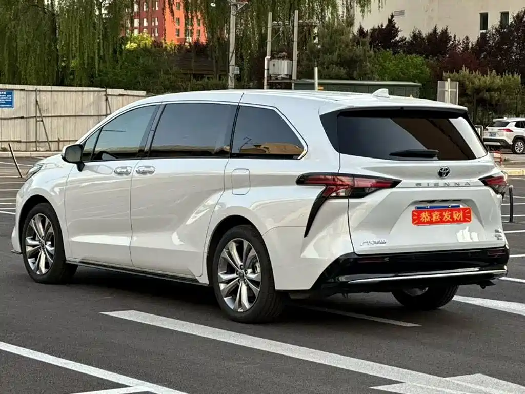 Toyota Sienna — миниатюра 4