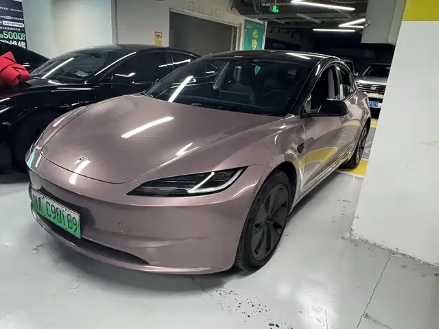 TESLA MODEL 3 2024