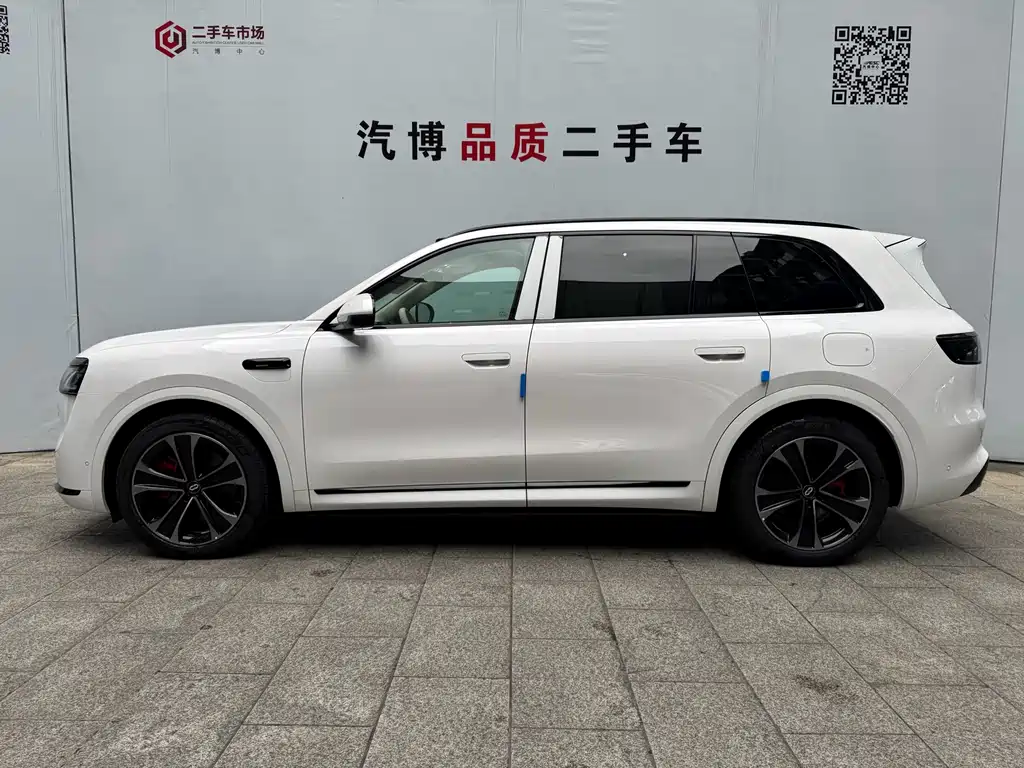 AITO ASK THE WORLD M8