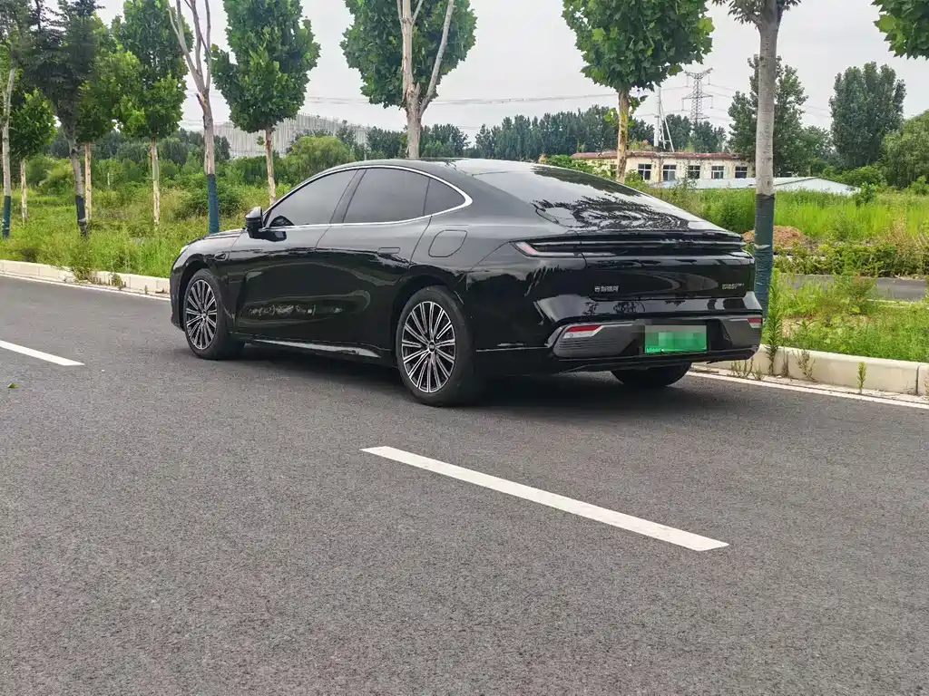 Geely Galaxy Galaxy 8 8 2025 130km EM-P