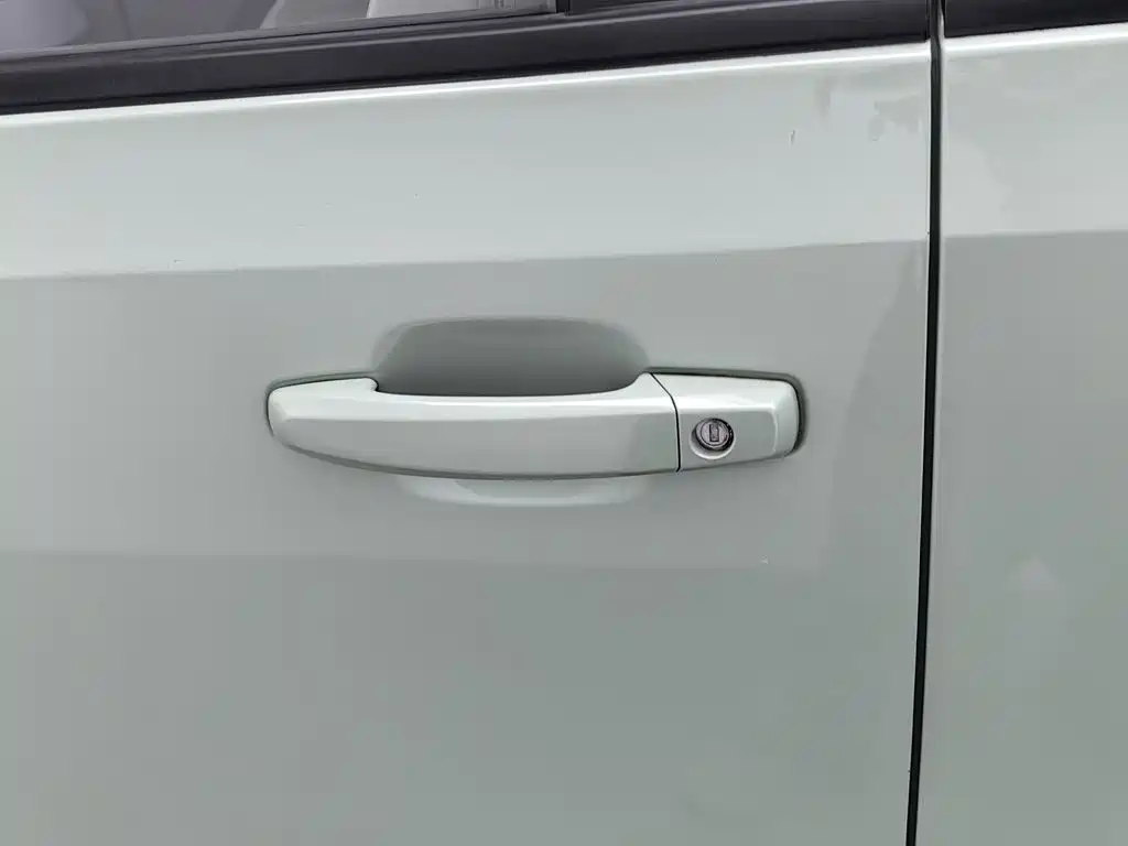 Wuling MINIEV — миниатюра 18