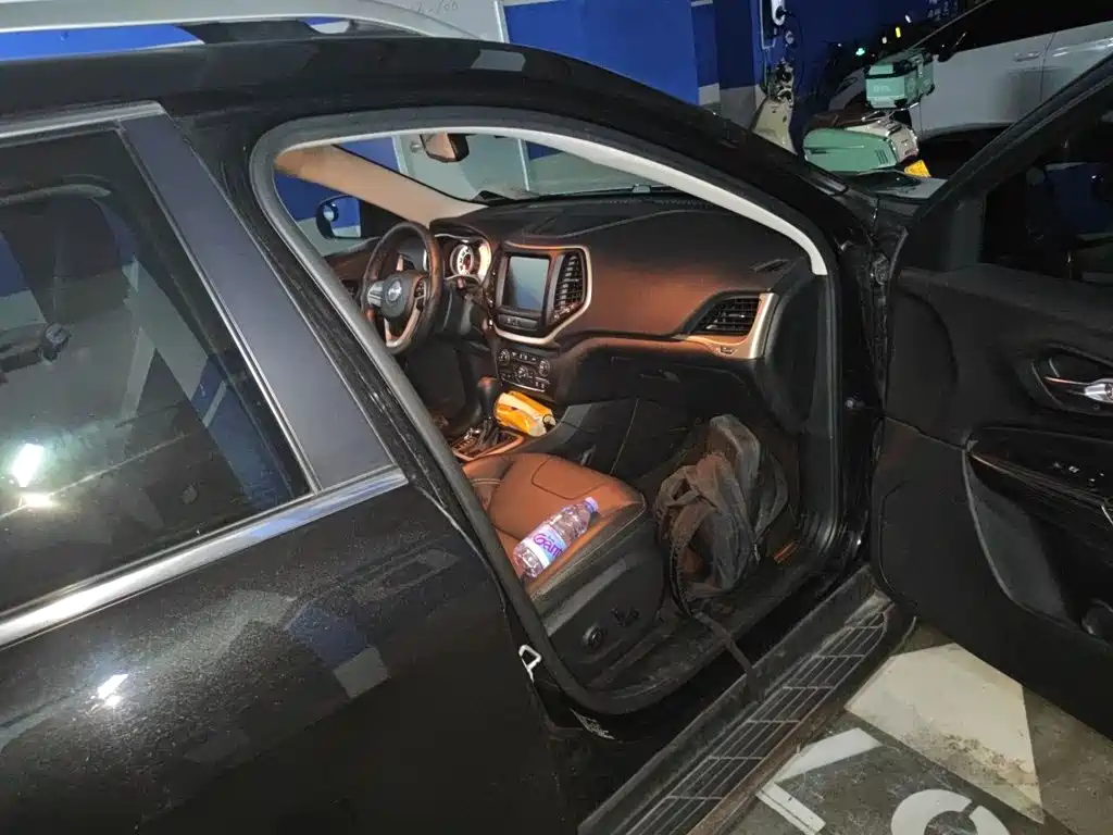 Jeep Cherokee — миниатюра 21