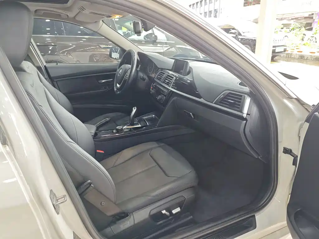 BMW 3 Series — миниатюра 10