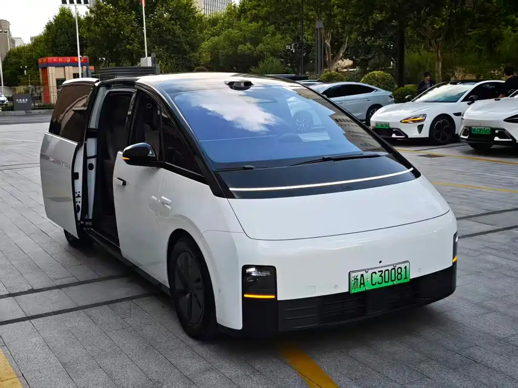 Li Auto Li MEGA — миниатюра 2