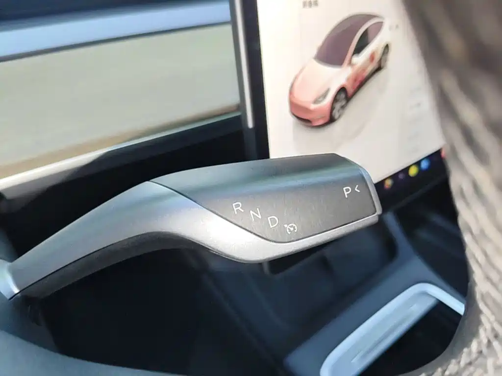 Tesla Model Y — миниатюра 14