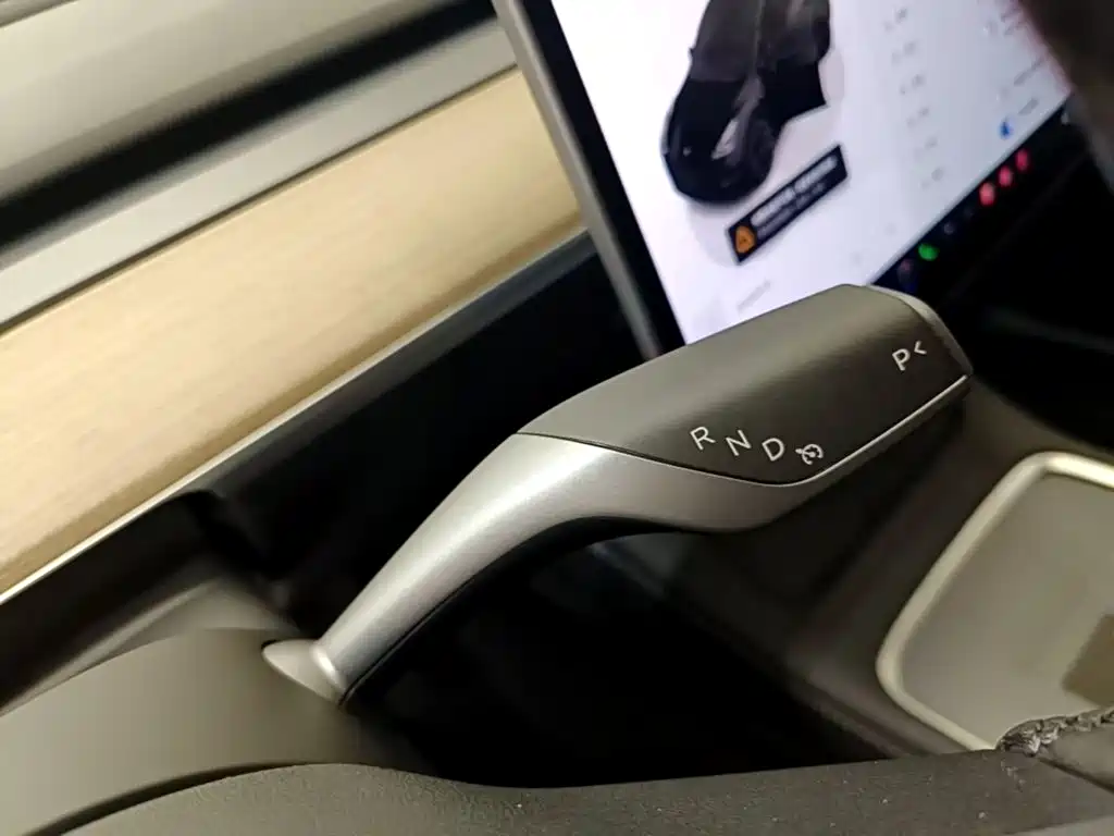 Tesla Model Y — миниатюра 14