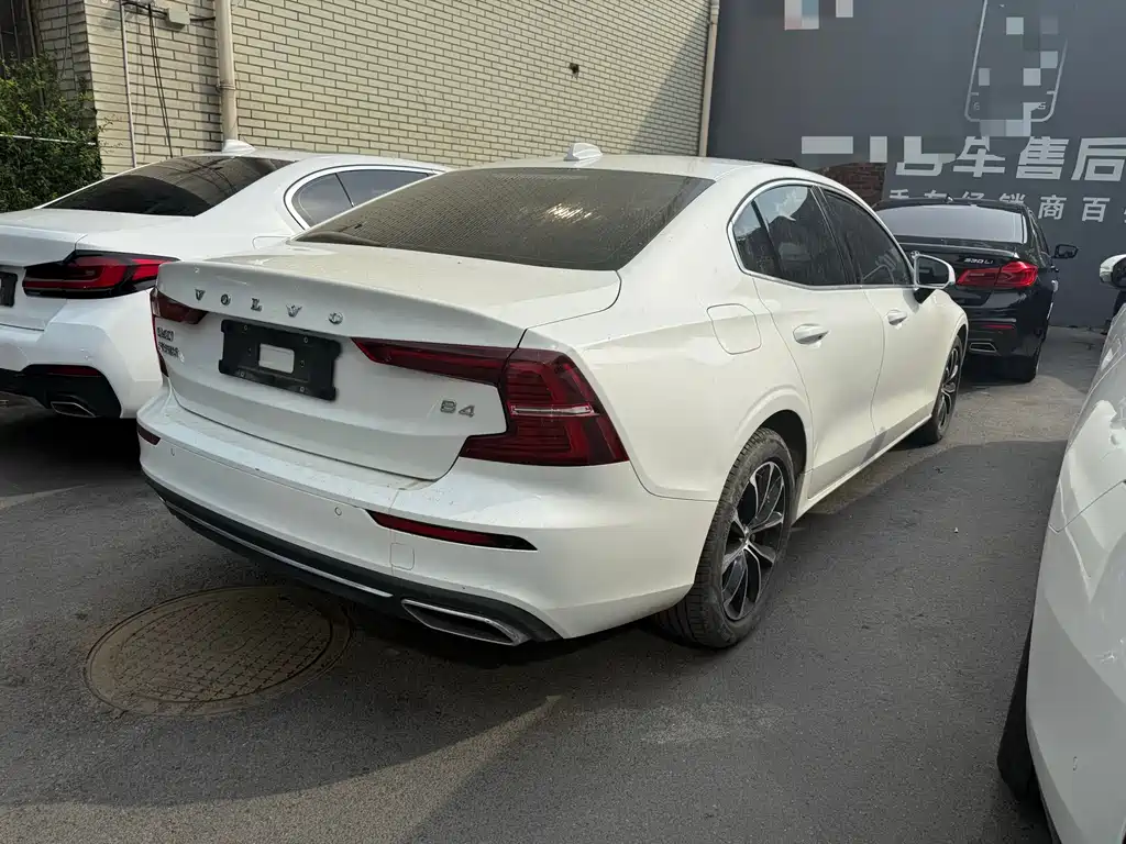 Volvo S60 2022 B4 Luxury