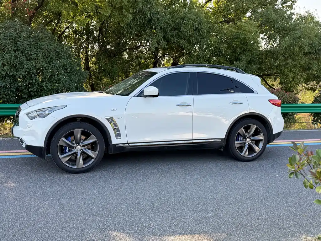 Infiniti QX70 — миниатюра 7