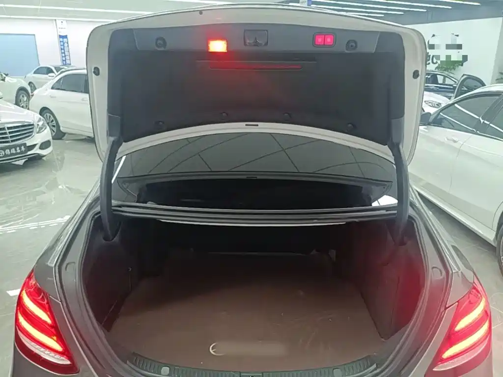 Mercedes-Benz E-Class — миниатюра 19