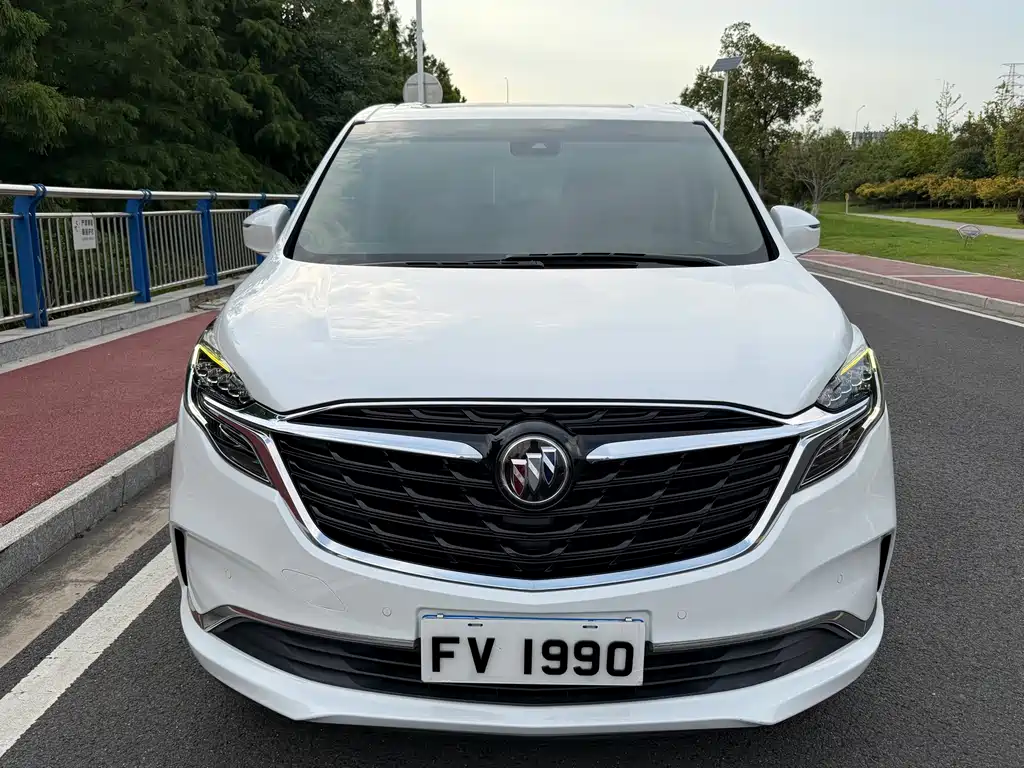 Buick GL8 — миниатюра 2