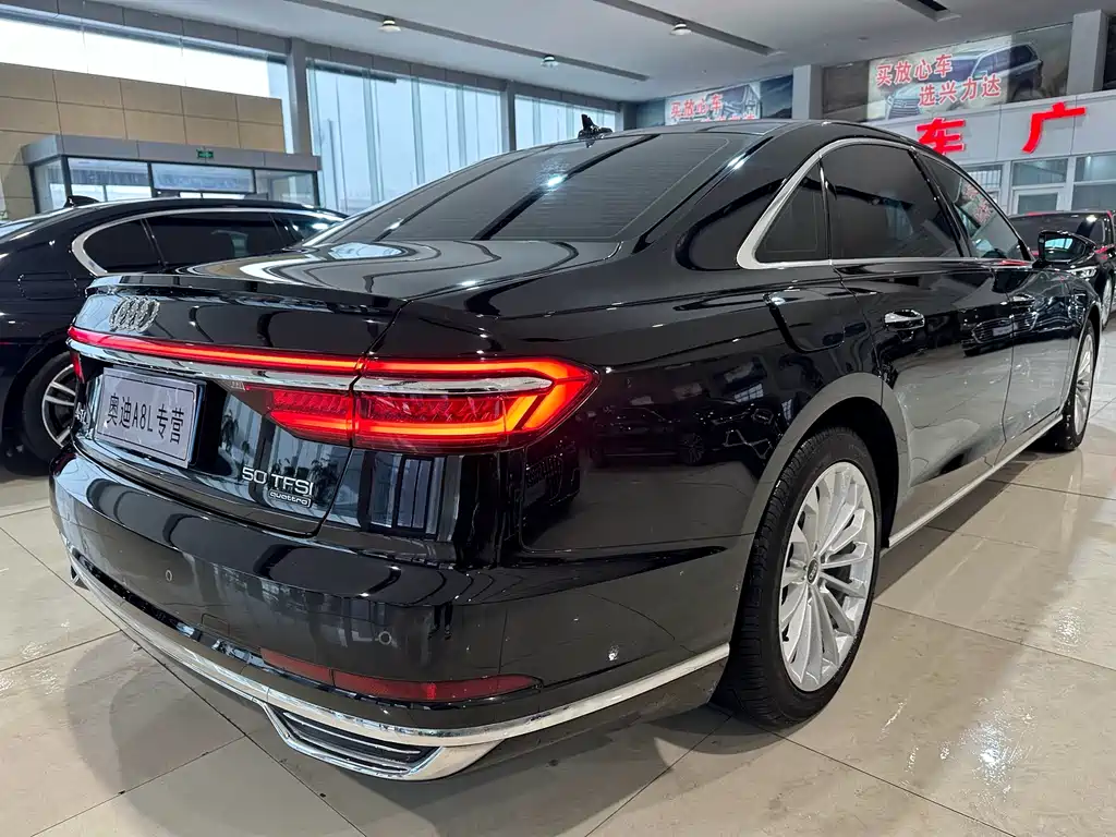 AUDI A8
