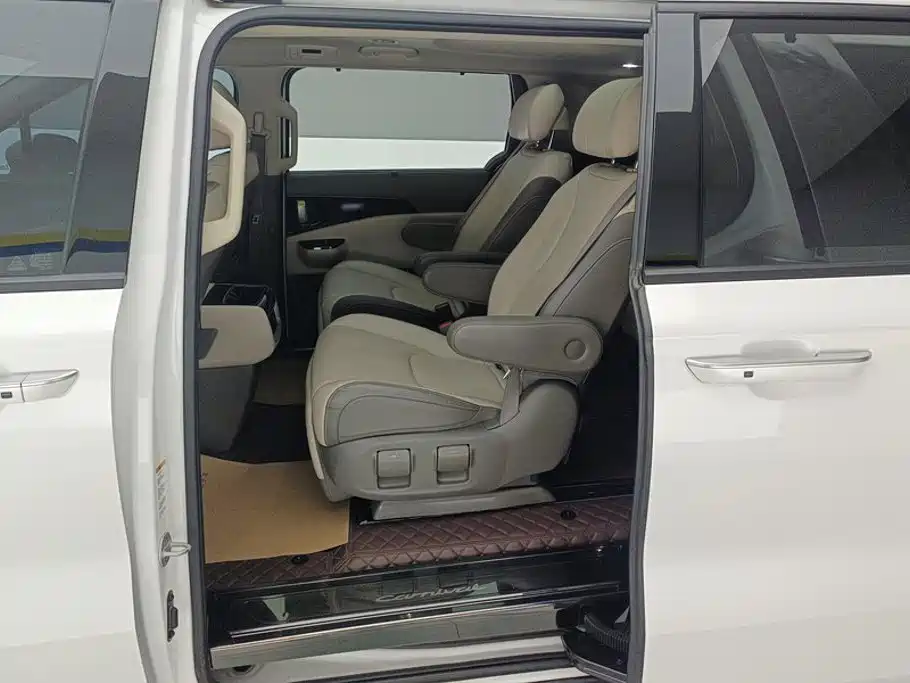 Kia Carnival — миниатюра 11