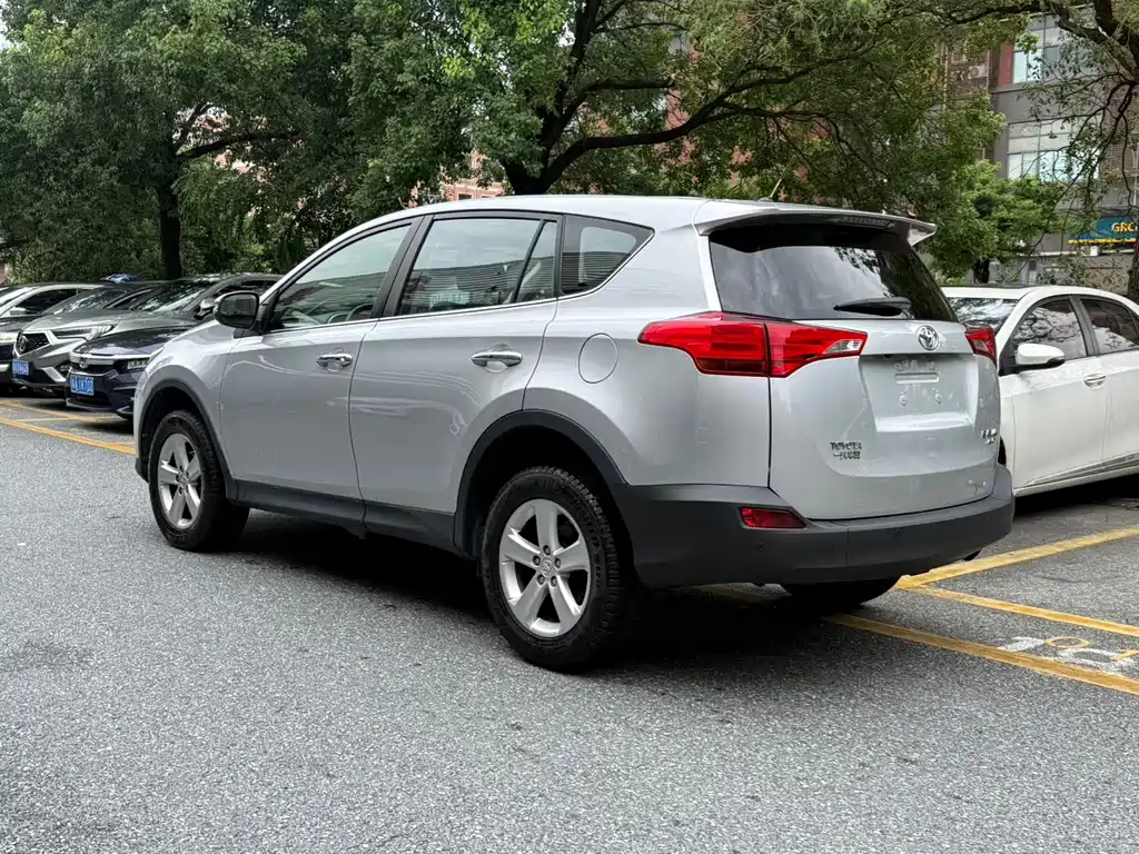 Toyota RAV4 — миниатюра 2