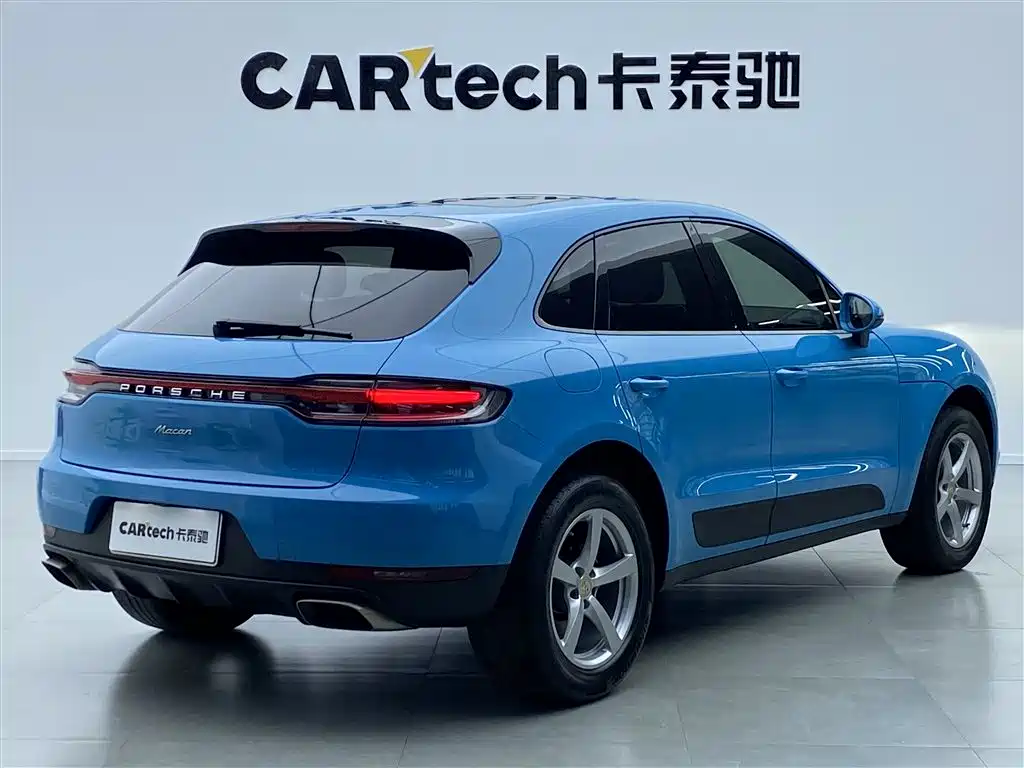 PORSCHE MACAN