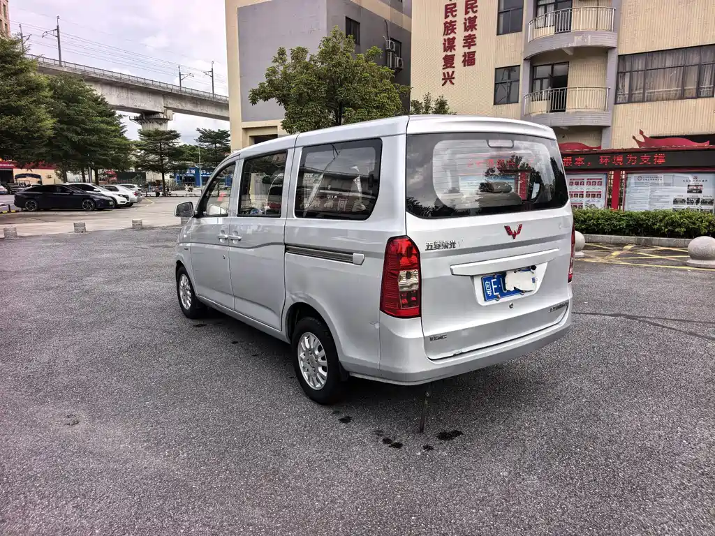 Wuling Rongguang V — миниатюра 4