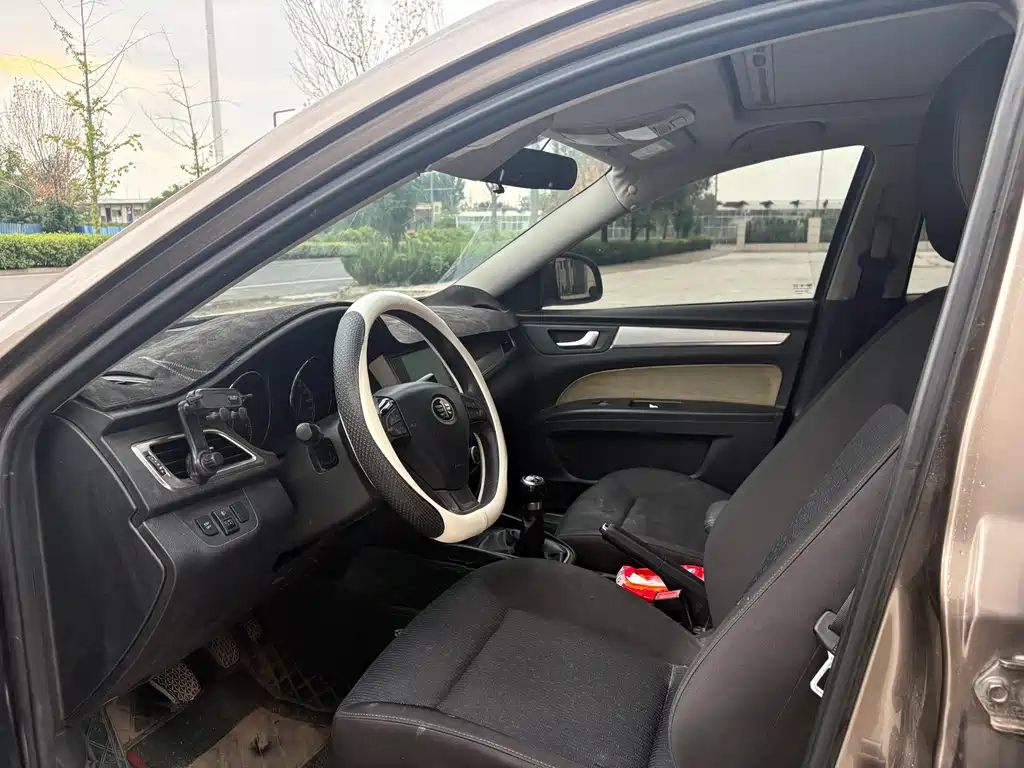 Bestune B30 2016 1.6L MT Luxury