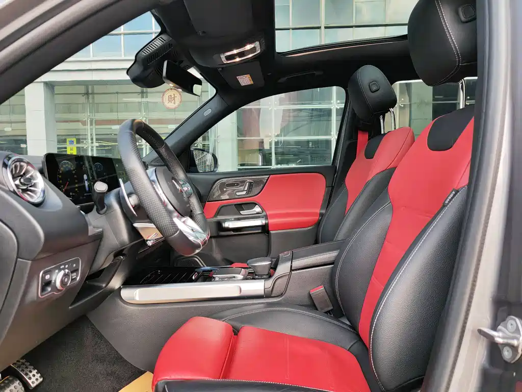 MERCEDES-BENZ GLB AMG