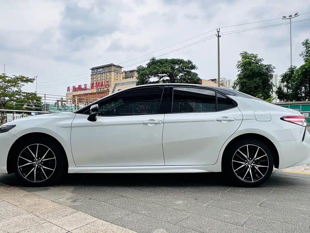 Toyota Camry 2021 2.0S