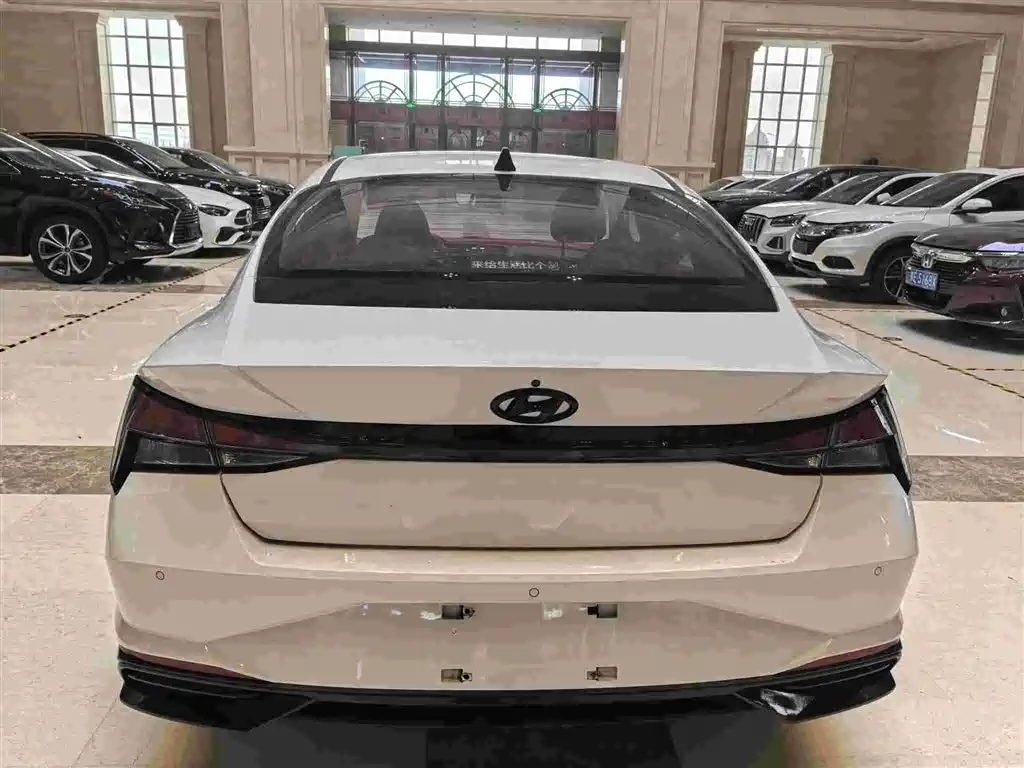 HYUNDAI ELANTRA