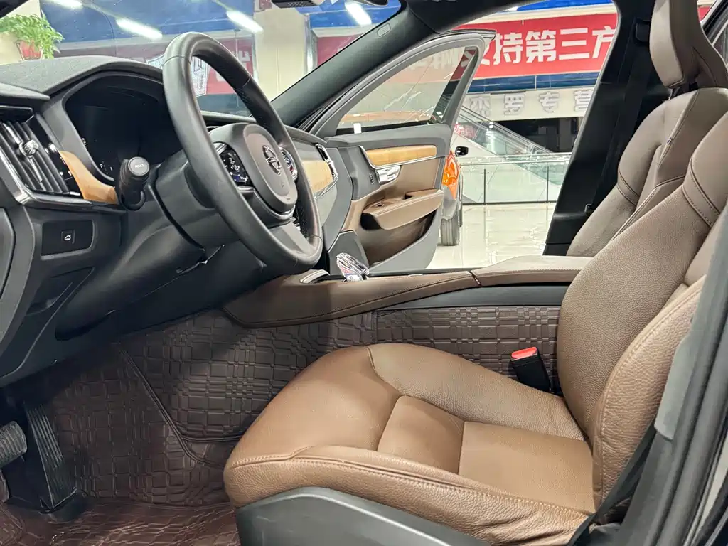 Volvo S90 2023 B5 Luxury