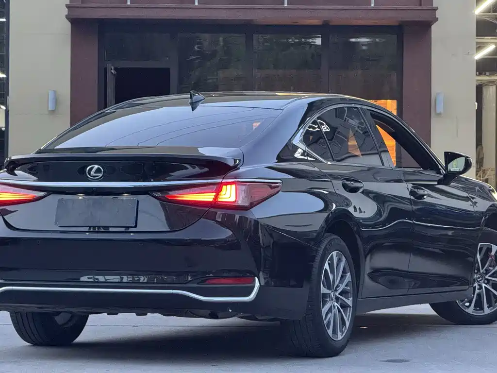 Lexus ES 2022 200