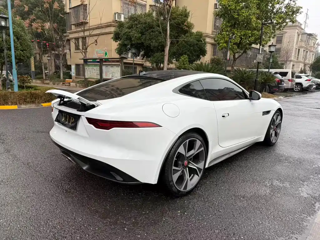 JAGUAR F TYPE
