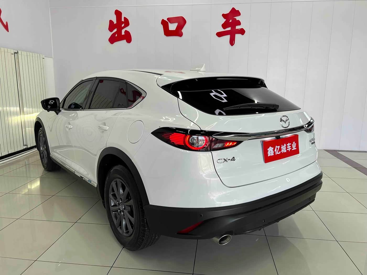 Mazda CX-4 2.0 л 2023 г. Белый, пробег 22000 км