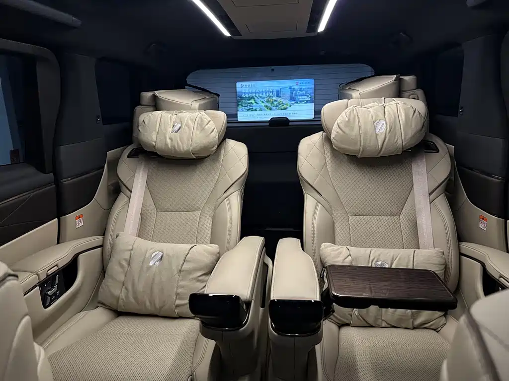 Toyota Alphard — миниатюра 20