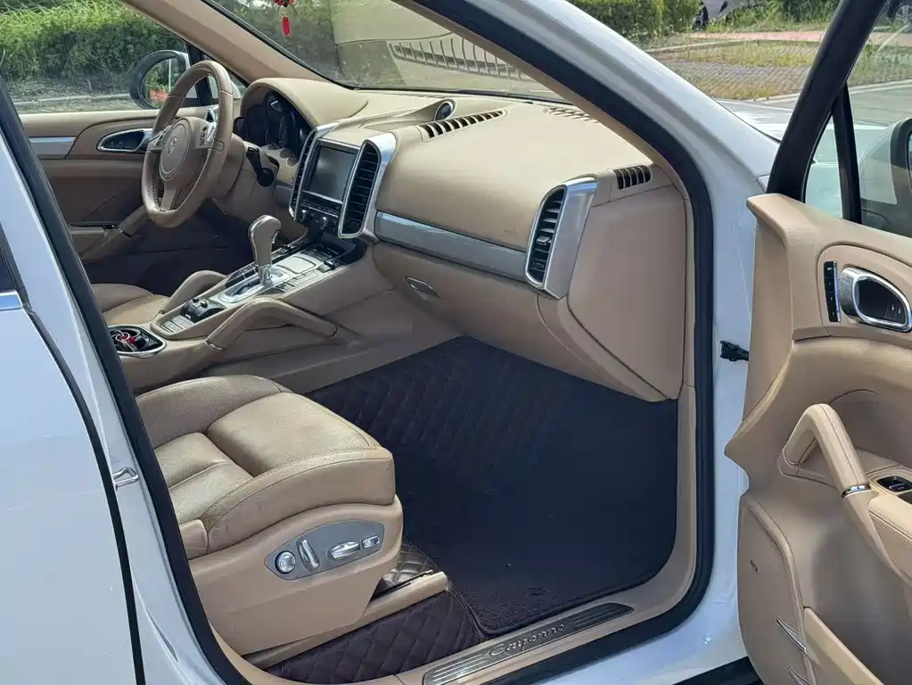 Porsche Cayenne — миниатюра 16