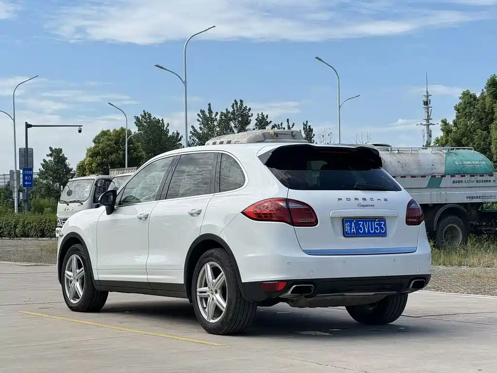 Porsche Cayenne — миниатюра 4