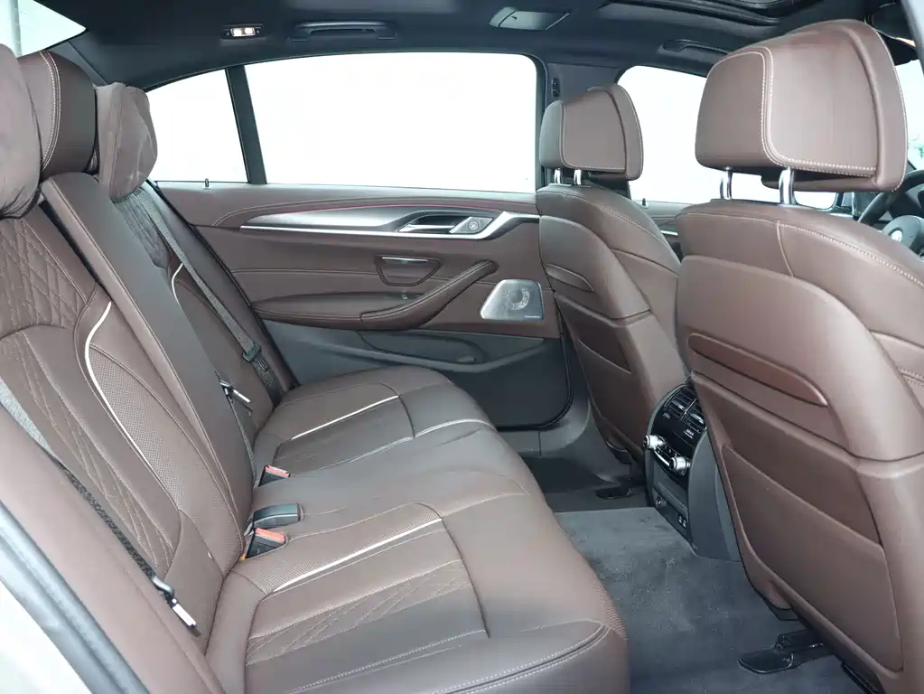 BMW 5 Series — миниатюра 18