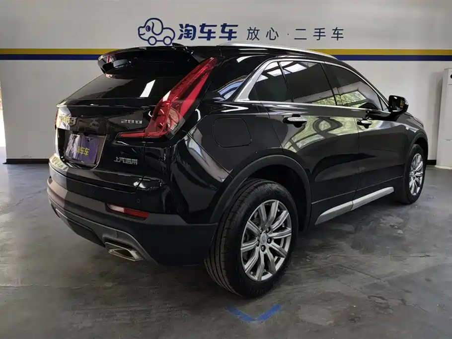 CADILLAC XT4