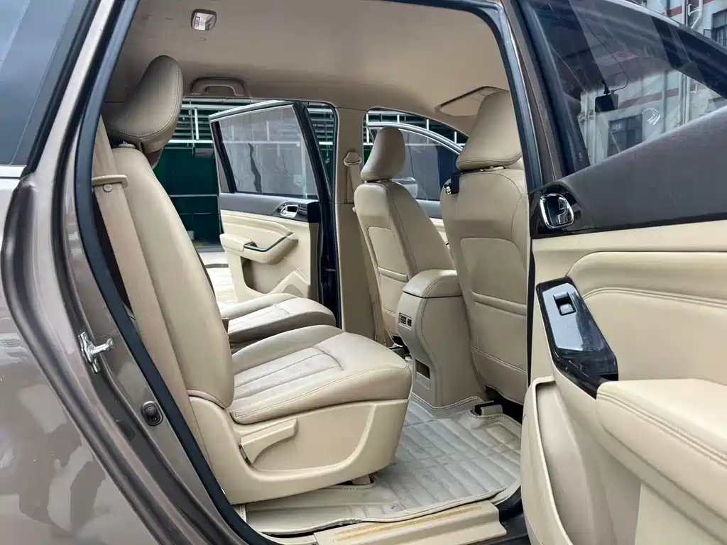 Baojun 730 2014 1.5L MT Comfort 7 мест