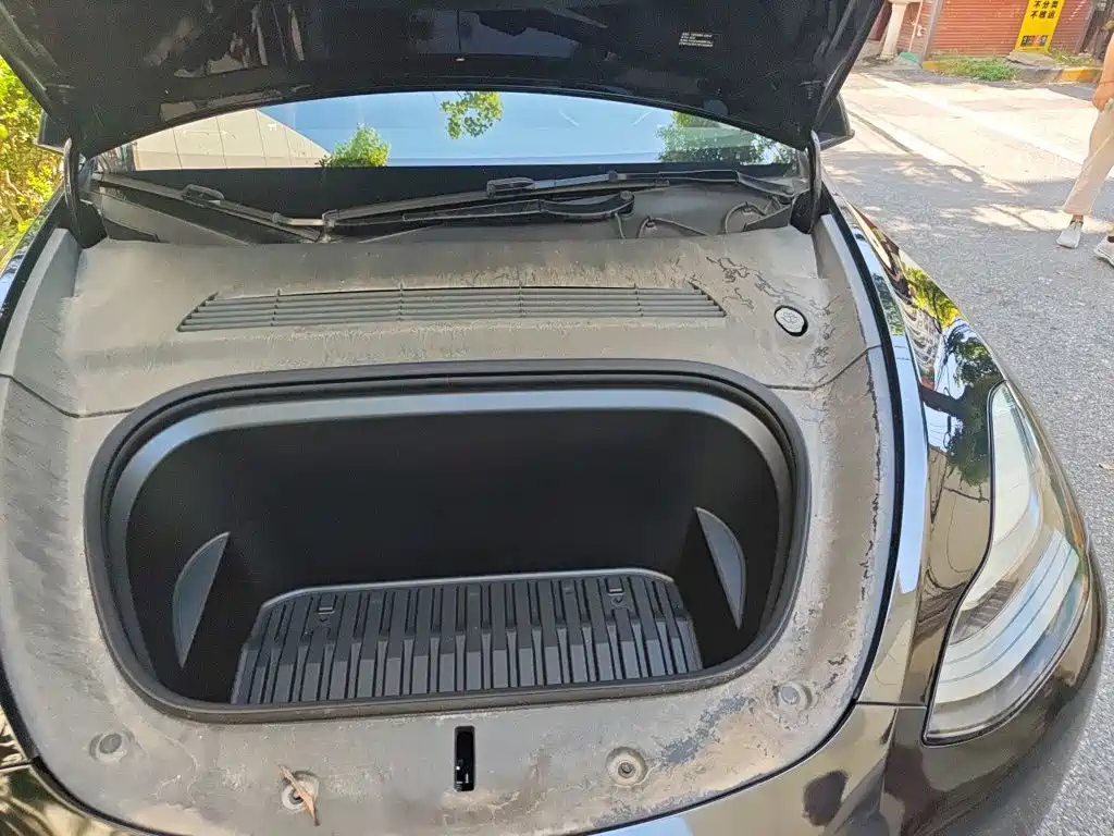 Tesla Model Y — миниатюра 23