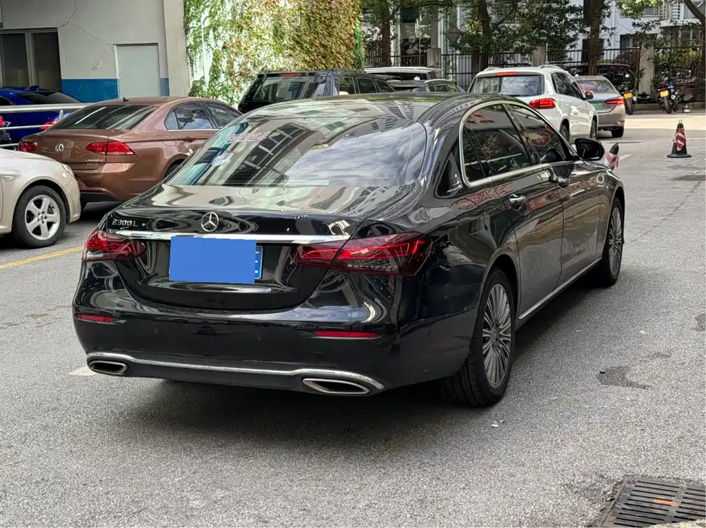 MERCEDES-BENZ E CLASS