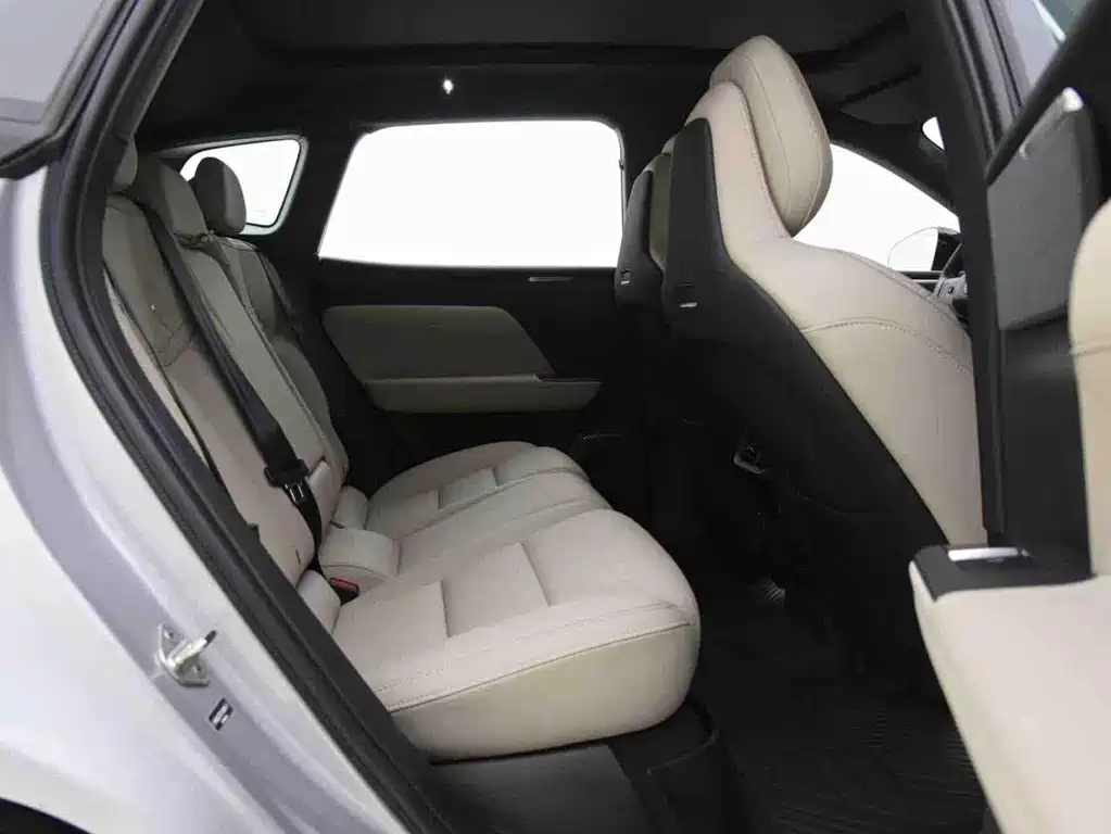 Volvo XC70 PHEV — миниатюра 8