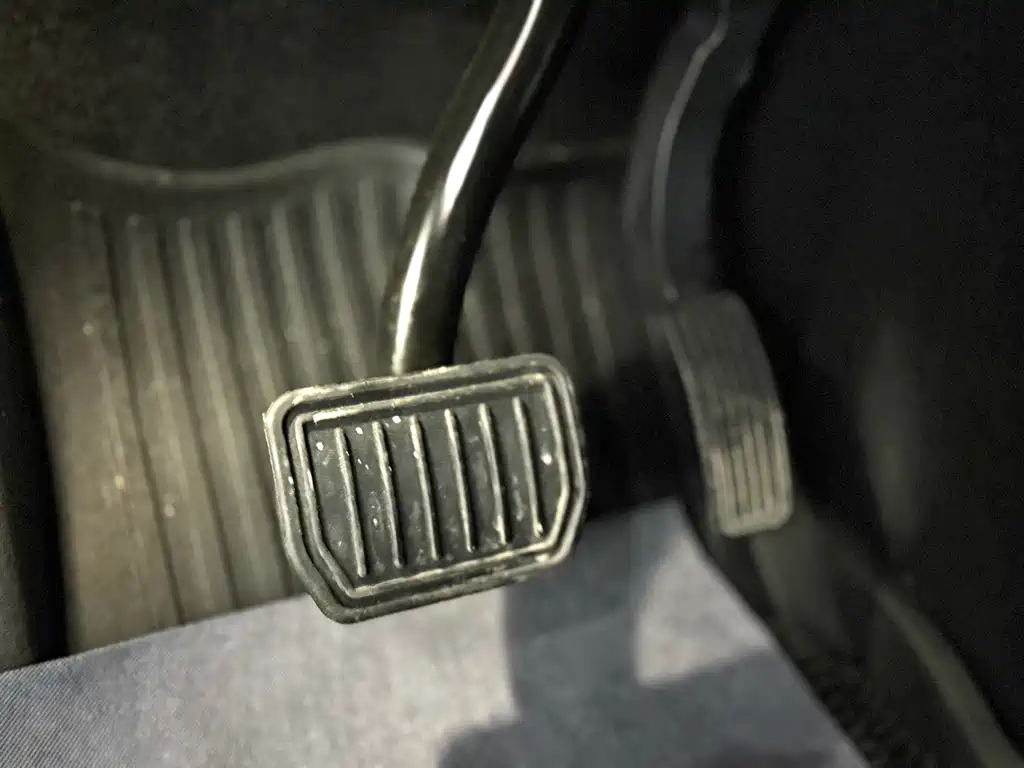 Tesla Model Y — миниатюра 12