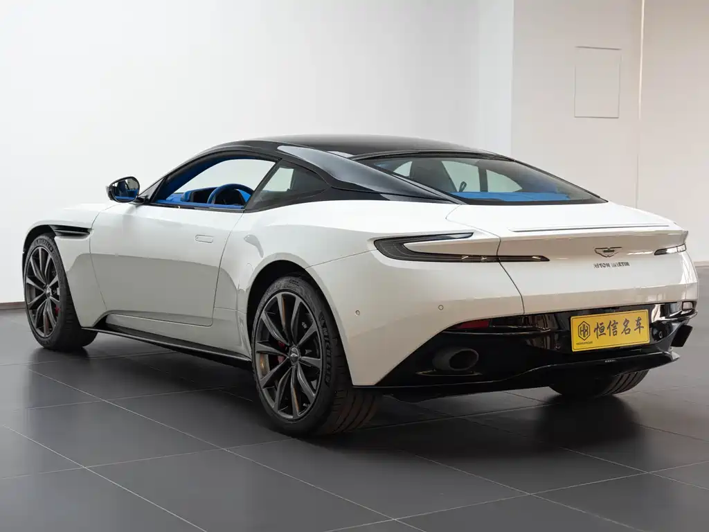 ASTON MARTIN DB11
